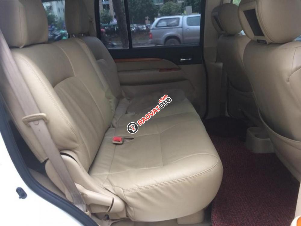 Cần bán gấp Ford Everest 2.5L 4x2 AT đời 2011, màu trắng số tự động-1