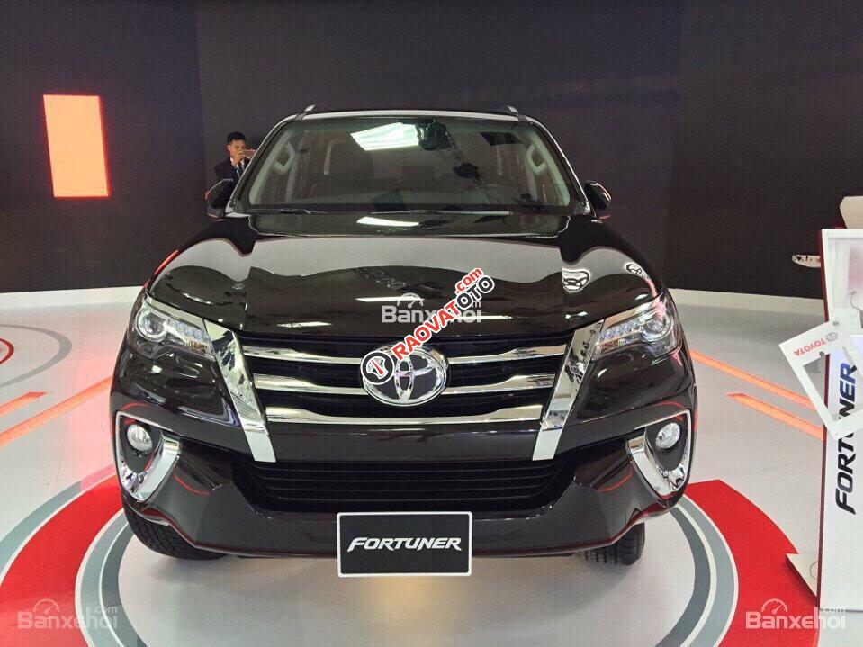 Toyota Fortuner 2017 màu đen - Hỗ trợ mua xe trả góp, thủ tục nhanh gọn/ Hotline: 0973.306.136-0