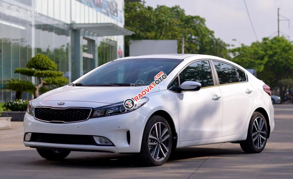 Bán xe Kia Cerato 1.6L đời 2017, hỗ trợ trả góp 90%, vay thuế trước bạ, xe giao ngay, LH: 0985793968-0