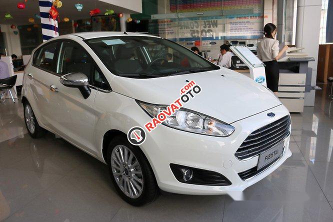 Cần bán Ford Fiesta 1.5AT Sport 2017, màu trắng, giá chỉ 515 triệu-1