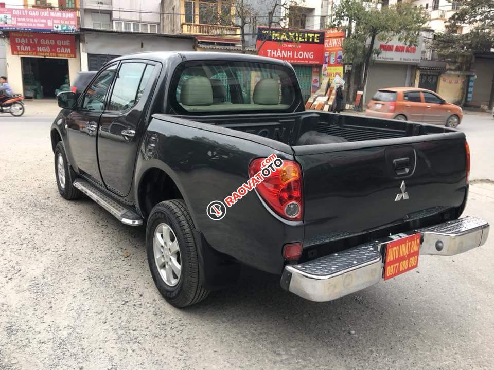 Bán Mitsubishi Triton máy xăng, đời 2010. Xe 2 cầu, số sàn-4