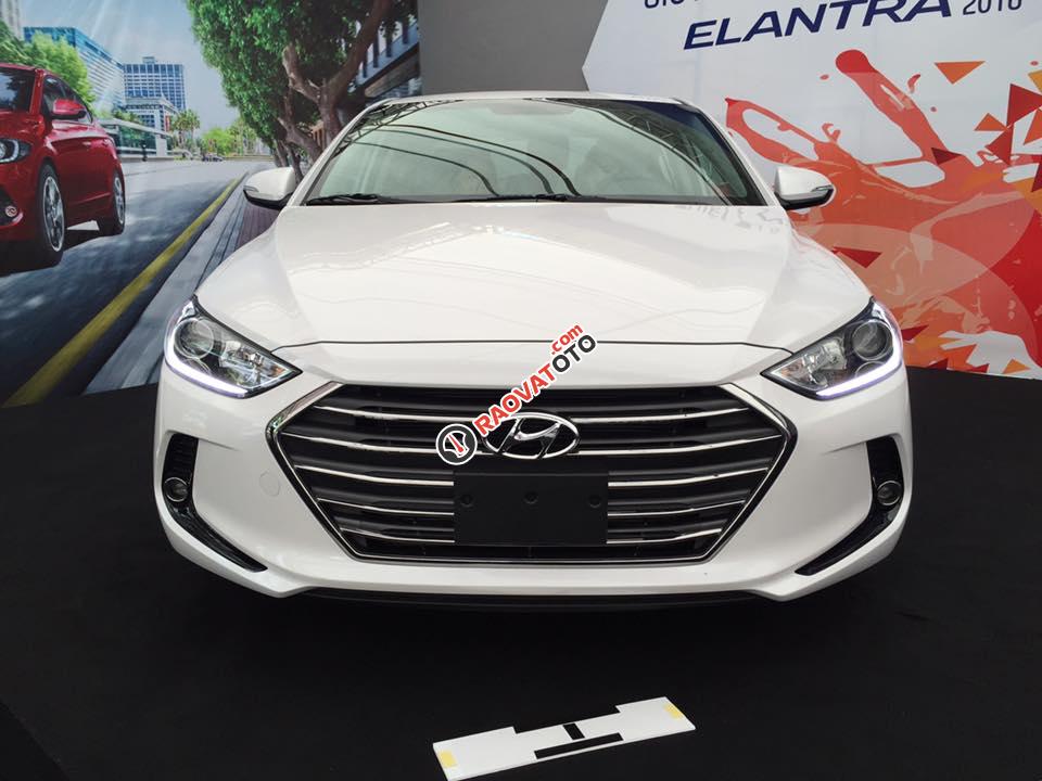 Hyundai Elantra 2018 mới, kiểu dáng sang trọng, tiện nghi được ưa chuộng nhất hiện nay-1