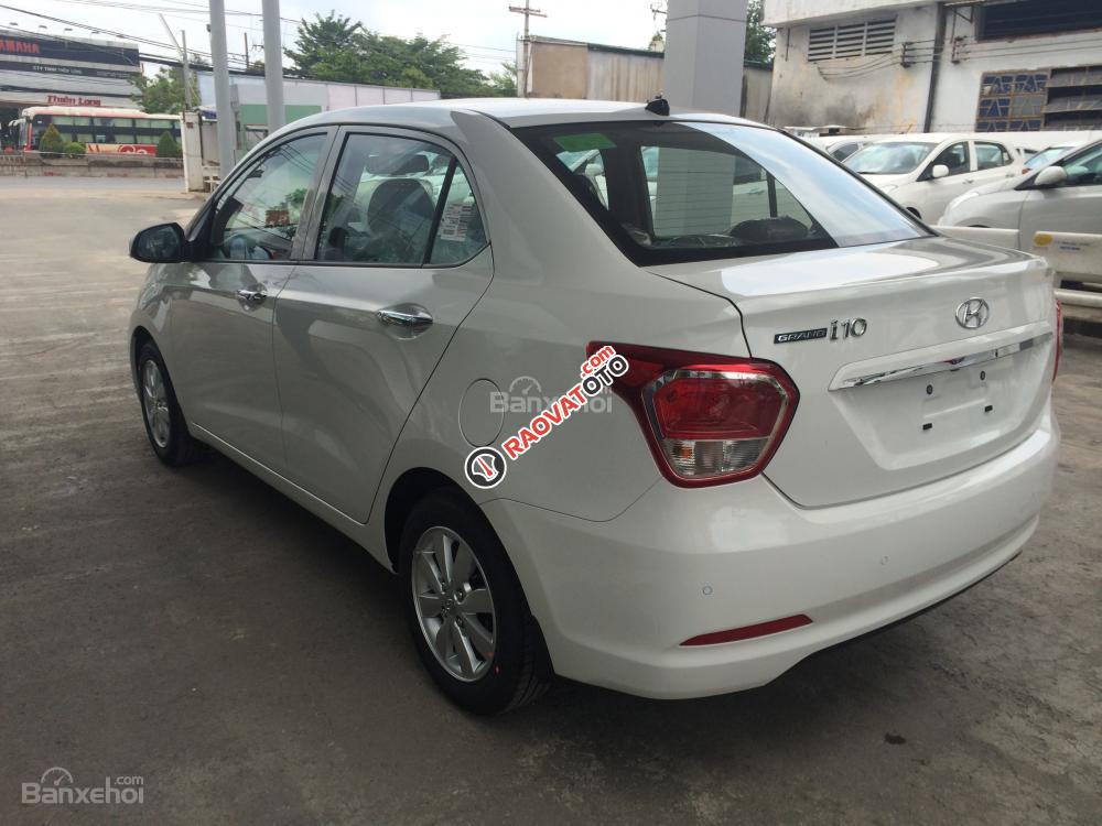 Bán xe Hyundai Grand i10 1.2MT Sedan nhập khẩu sản xuất 2017 màu trắng, giá tốt nhất thị trường - LH: 090.467.5566-3