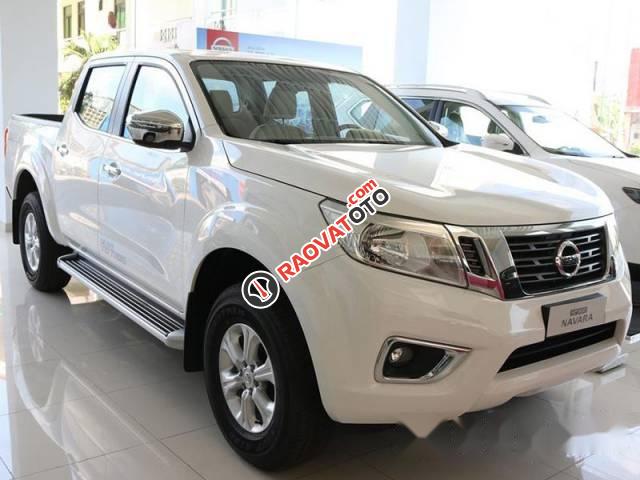 Bán ô tô Nissan Navara EL đời 2017, màu trắng giá cạnh tranh-0