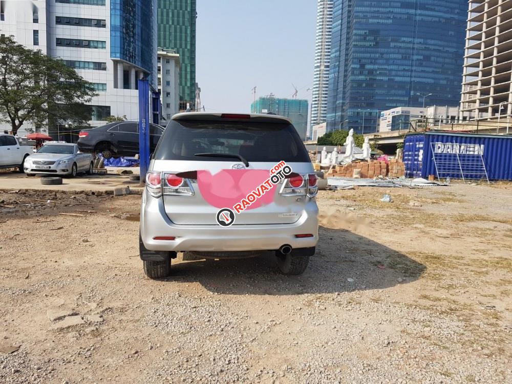 Cần bán xe Toyota Fortuner sản xuất 2012, màu bạc chính chủ-1