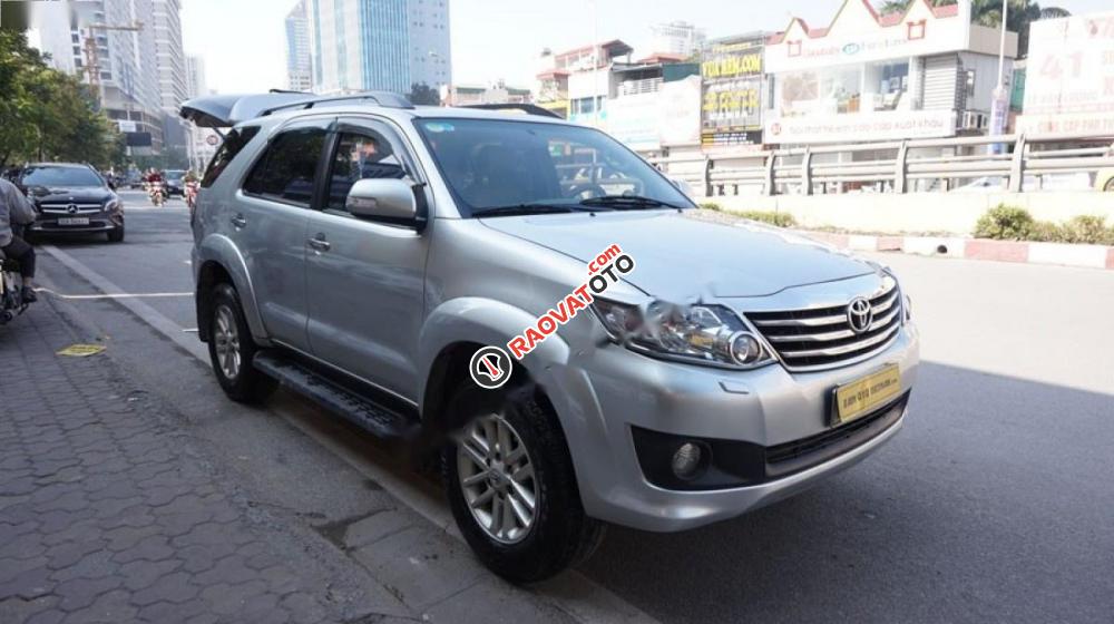 Bán Toyota Fortuner V đời 2013, màu bạc số tự động-3