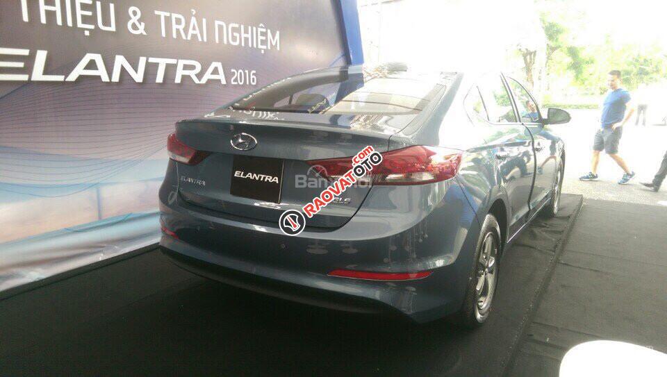 Hyundai Elantra 1.6 MT 2017, màu xanh đá, giá 659 triệu bao gồm lăn bánh. Cam kết giá tốt, LH Hương: 0902.608.293-6