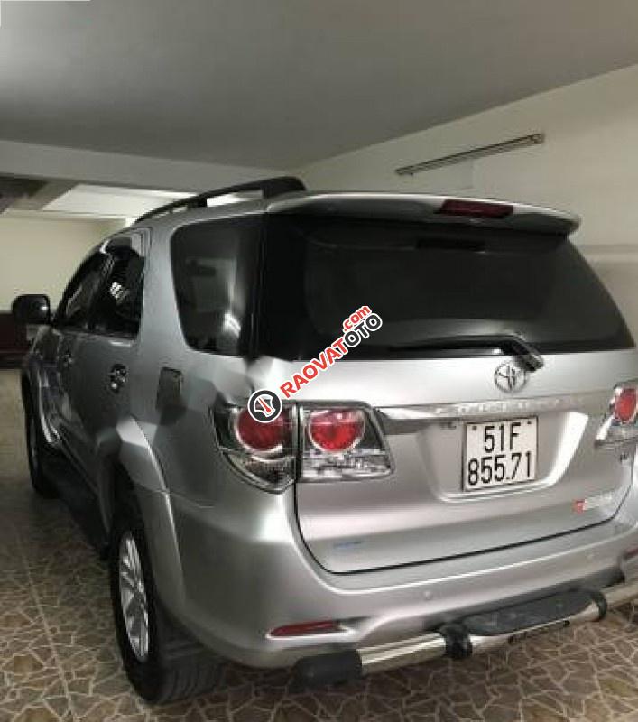 Bán Toyota Fortuner V đời 2013, màu bạc-0