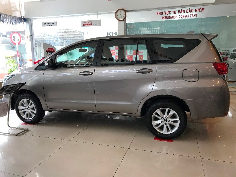 Bán Toyota Innova đời 2017, nhập khẩu nguyên chiếc, giá 690tr-2