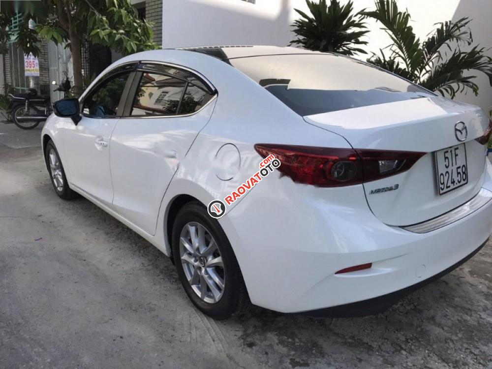 Bán Mazda 3 1.5AT sản xuất 2016, màu trắng xe gia đình, giá tốt-8