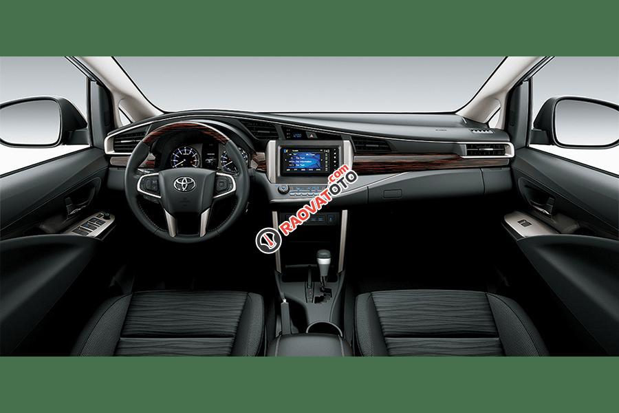 Toyota Innova E 2018 giao ngay, hỗ trợ mua xe trả góp 80%, tặng tiền mặt, phụ kiện chính hãng, Hotline 0947888810-4