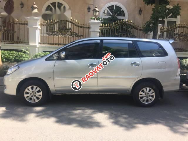 Bán ô tô Toyota Innova G đời 2010, màu bạc số sàn-2