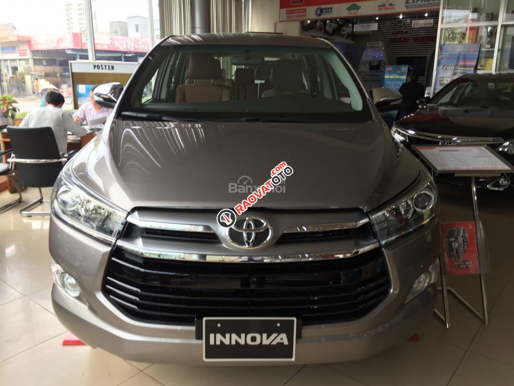 Innova 2.0E giá tốt, tặng phụ kiện chính hãng, hỗ trợ trả góp lãi suất thấp, xe giao ngay-0