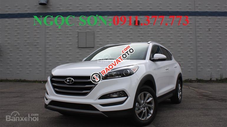 Cần bán Hyundai Tucson mới, màu trắng, LH Ngọc Sơn: 0911377773-23
