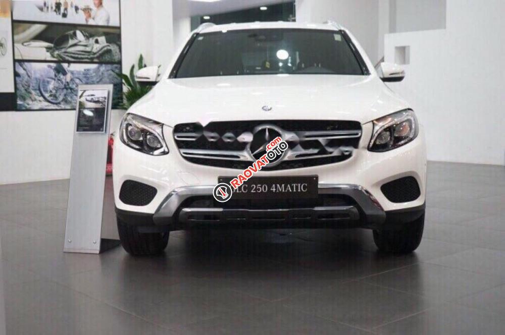 Cần bán Mercedes GLC 250 4Matic đời 2017, màu trắng-0