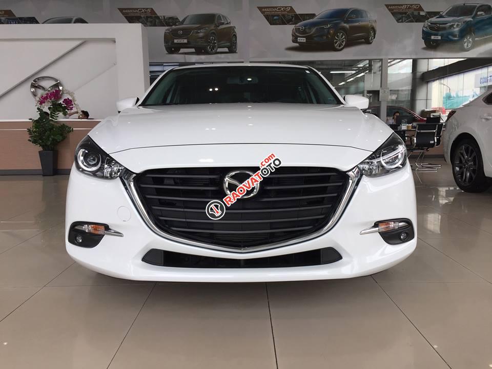 Cần bán Mazda 3 Facelift đời 2018, màu trắng, hỗ trợ trả góp, chỉ cần 160tr-0