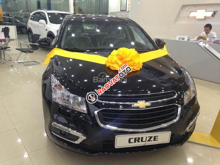 Cần bán Chevrolet Cruze đời 2017, màu đen giá khuyến mại tháng 1 năm 2018-0