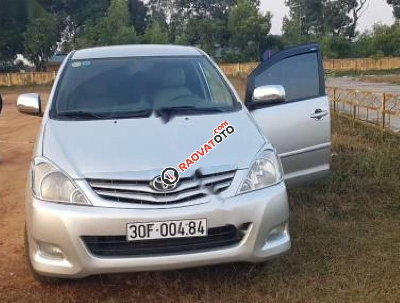 Bán xe Toyota Innova G đời 2010, màu bạc xe gia đình-2