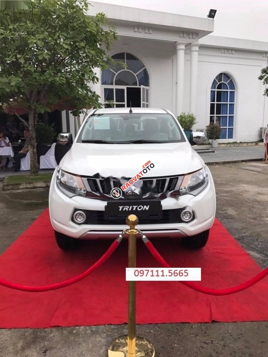 Cần bán Mitsubishi Triton đời 2017, màu trắng, nhập khẩu nguyên chiếc, giá 665tr-0