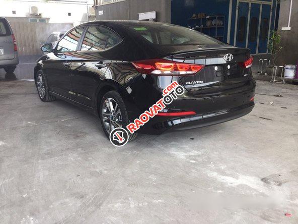 Bán ô tô Hyundai Elantra 2.0 AT đời 2018, màu đen: 0961917516-7