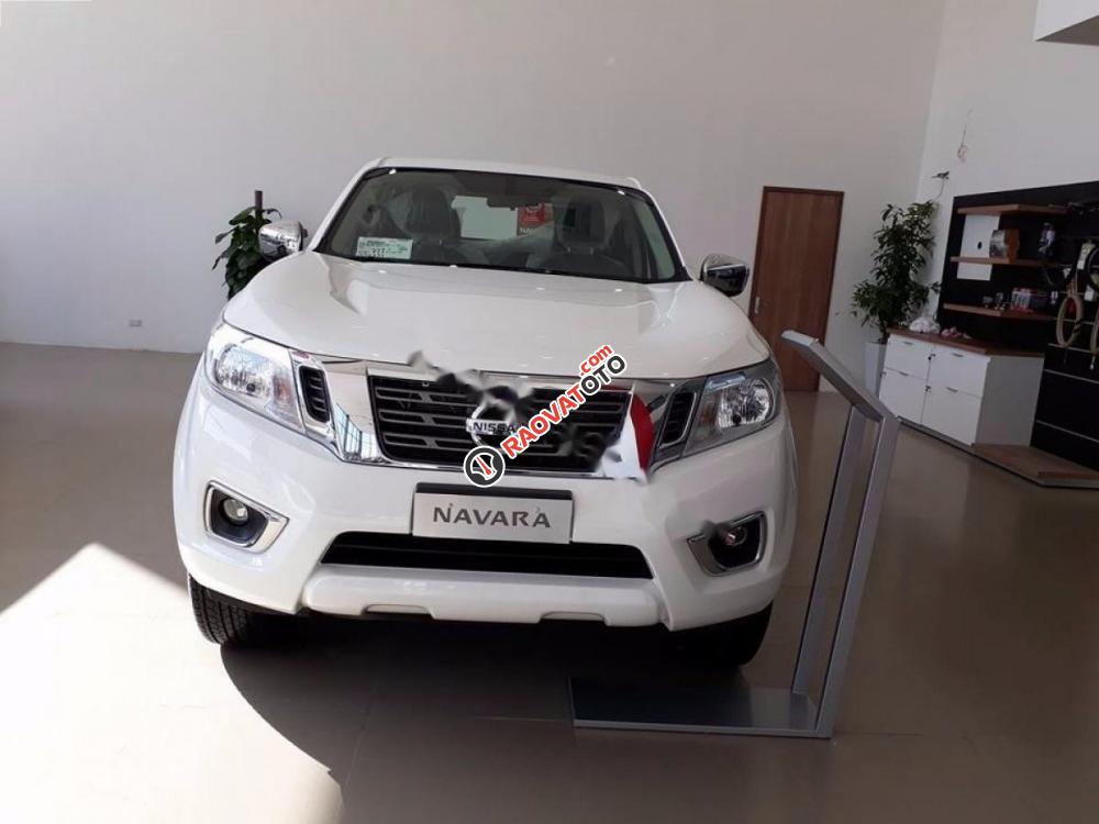 Bán ô tô Nissan Navara SL 2.5 MT 4WD đời 2017, màu trắng, nhập khẩu, giá 725tr-0