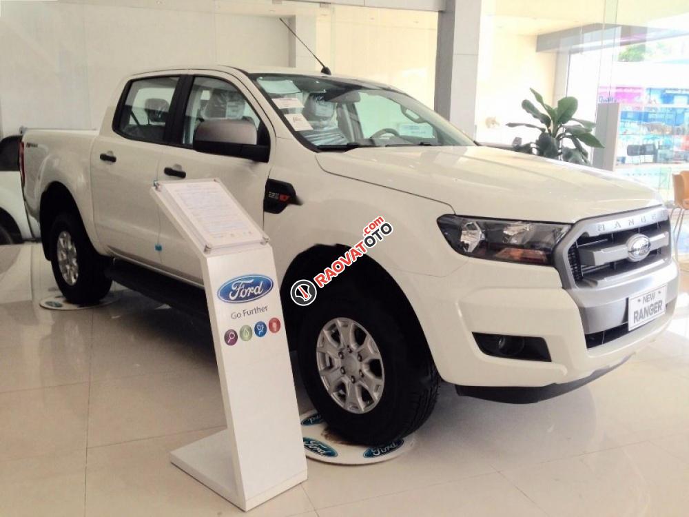 Bán xe Ford Ranger XLS 2.2L 4x2 MT đời 2017, màu trắng, xe nhập, giá chỉ 645 triệu-0