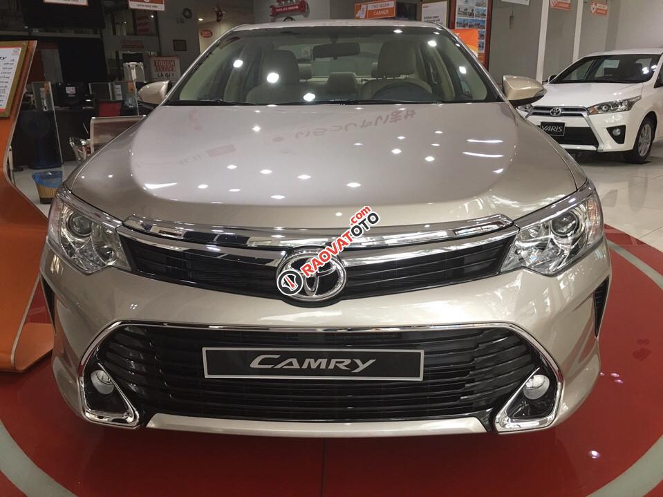 Bán Toyota Camry 2.0E giá cạnh tranh, tặng phụ kiện chính hãng, hỗ trợ trả góp 95% giá trị xe-0