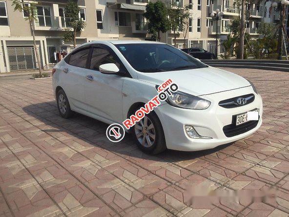 Cần bán Hyundai Accent sản xuất 2010, màu trắng, xe nhập số tự động, 399 triệu-1