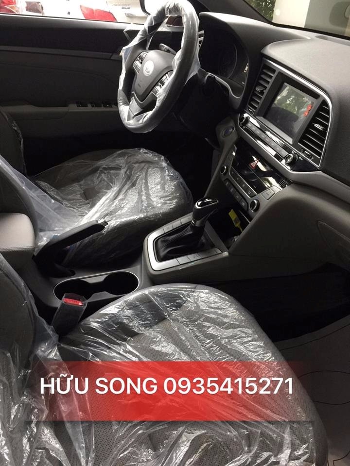 Cần bán xe Hyundai Elantra 2017, màu đỏ, nhập khẩu-3