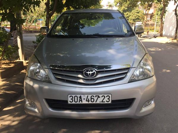 Bán xe Toyota Innova 2.0G đời 2010, màu bạc, chính chủ, giá 398tr-6