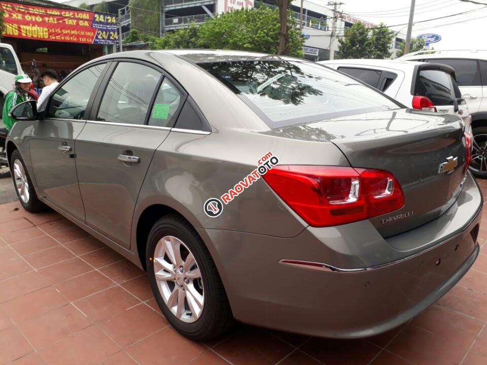 Bán ô tô Chevrolet Cruze LT năm 2017, màu xám (ghi), giảm 50 triệu-2