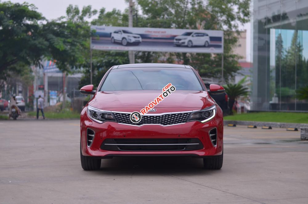 Kia Optima giảm giá cực sốc những ngày cuối năm-0