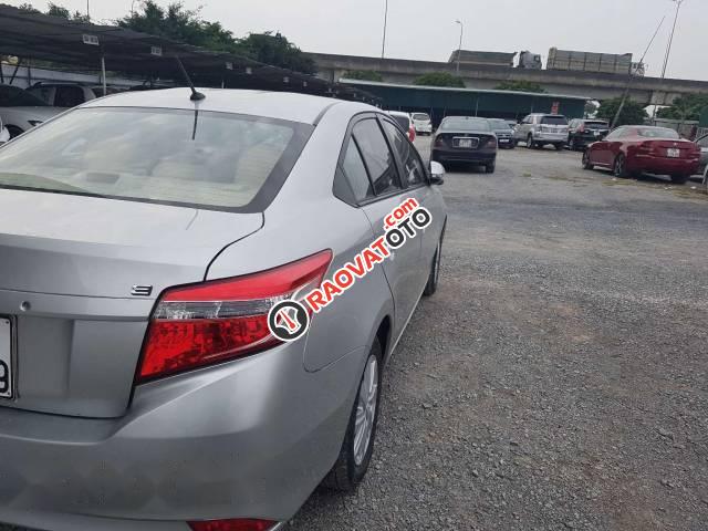 Chính chủ bán Toyota Vios đời 2015, màu bạc-0