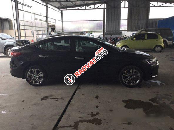 Bán ô tô Hyundai Elantra 2.0 AT đời 2018, màu đen: 0961917516-2