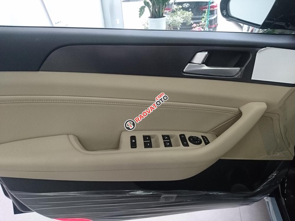 Hyundai Sonata sản xuất 2017 màu đen nhập khẩu nguyên chiếc Hàn Quốc, hỗ trợ trả góp lên đến 90% -.LH: 0904675566-11