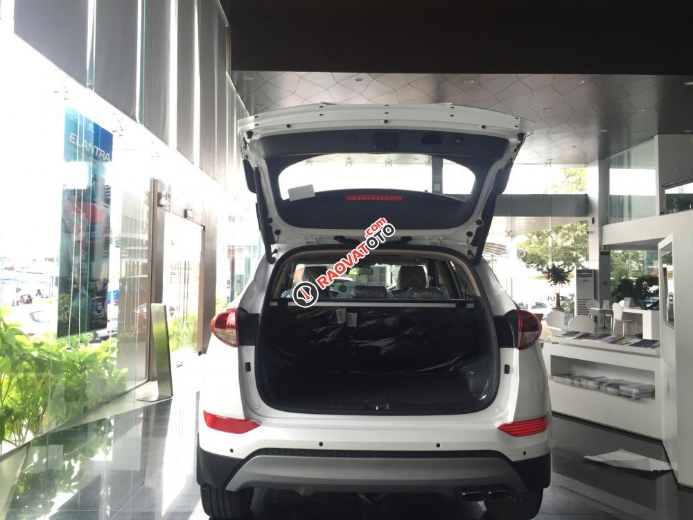 Bán Hyundai Tucson sản xuất 2018, màu trắng-7