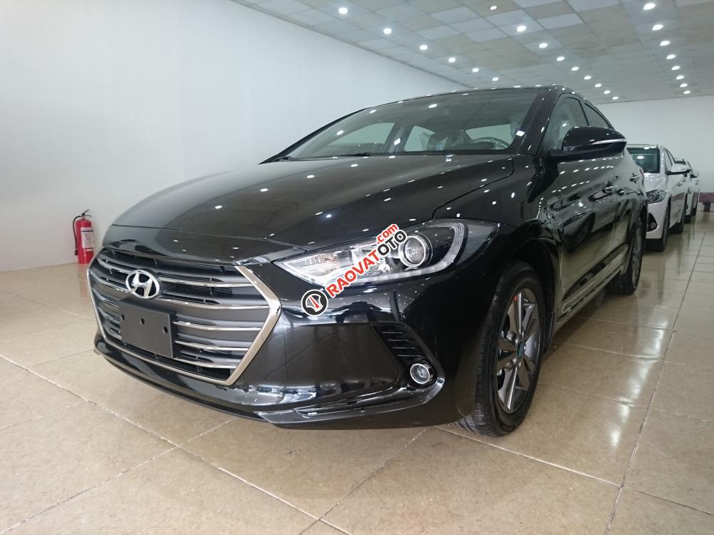 Bán Hyundai Elantra đời 2018, màu đen, các phiên bản MT, AT, mua xe chỉ từ 115 triệu - LH 090.467.5566-2