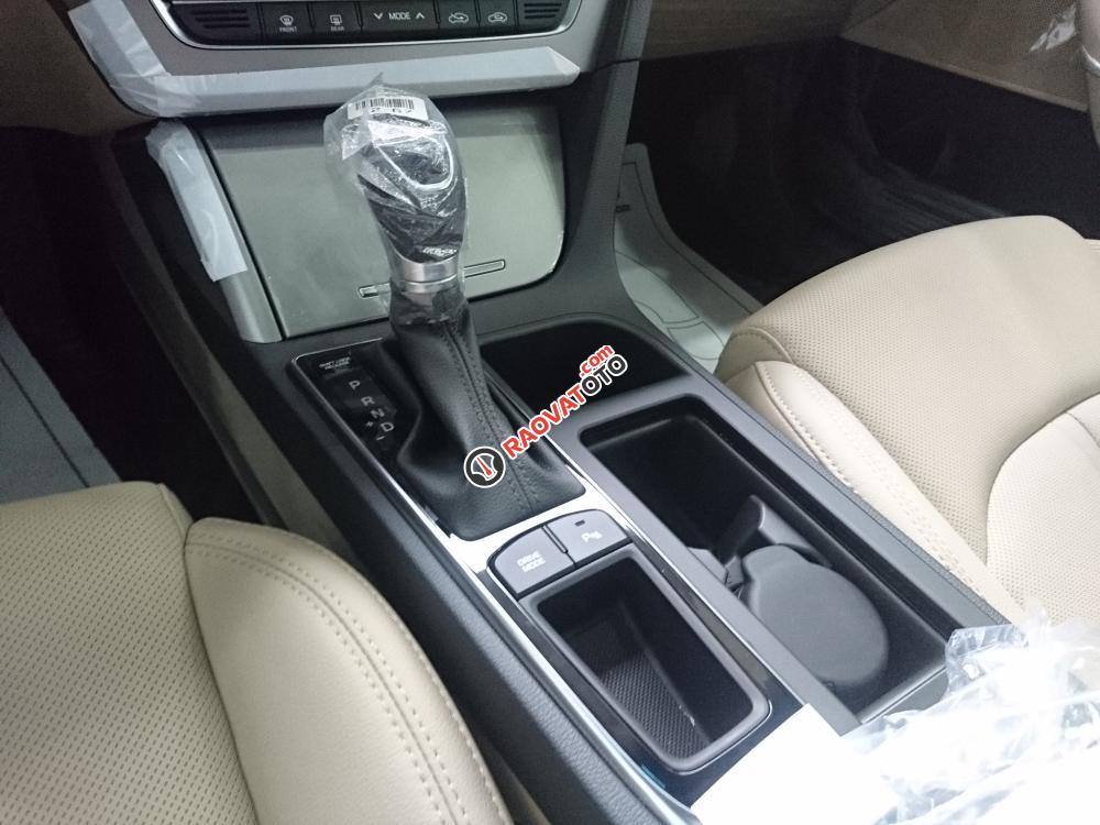 Hyundai Sonata sản xuất 2017 màu đen nhập khẩu nguyên chiếc Hàn Quốc, hỗ trợ trả góp lên đến 90% -.LH: 0904675566-5