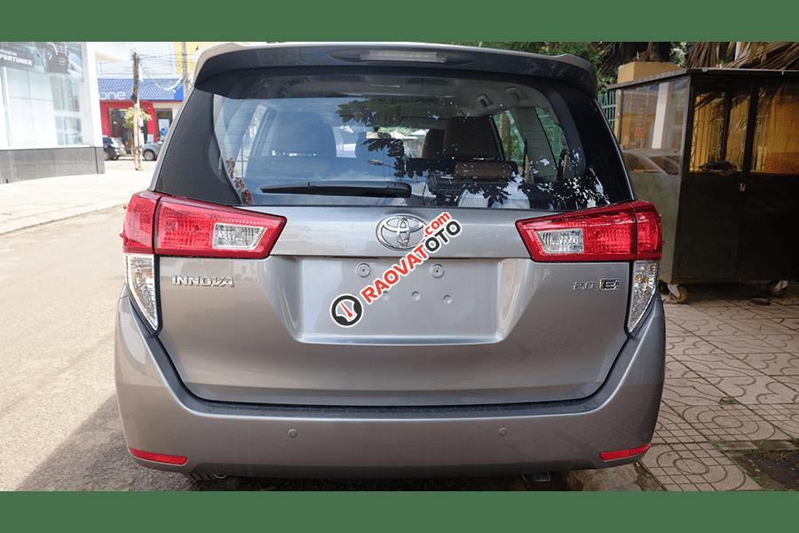 Toyota Innova E 2018 giao ngay, hỗ trợ mua xe trả góp 80%, tặng tiền mặt, phụ kiện chính hãng, Hotline 0947888810-2