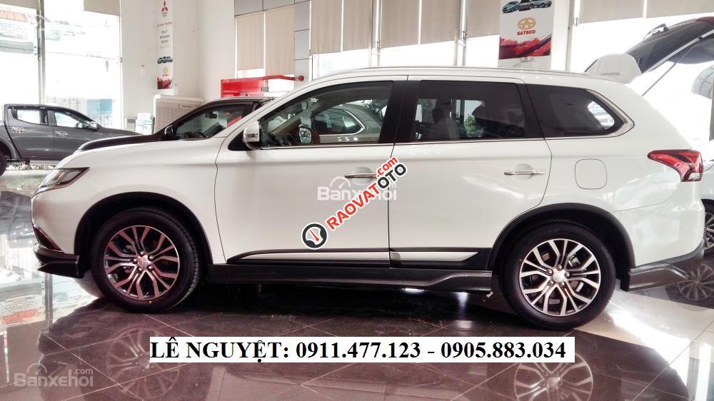 Bán Mitsubishi Outlander Đà Nẵng, bán xe 7 chỗ 2.0, CKD, hỗ trợ vay 90%, liên hệ: Lê Nguyệt: 0911.477.123-3