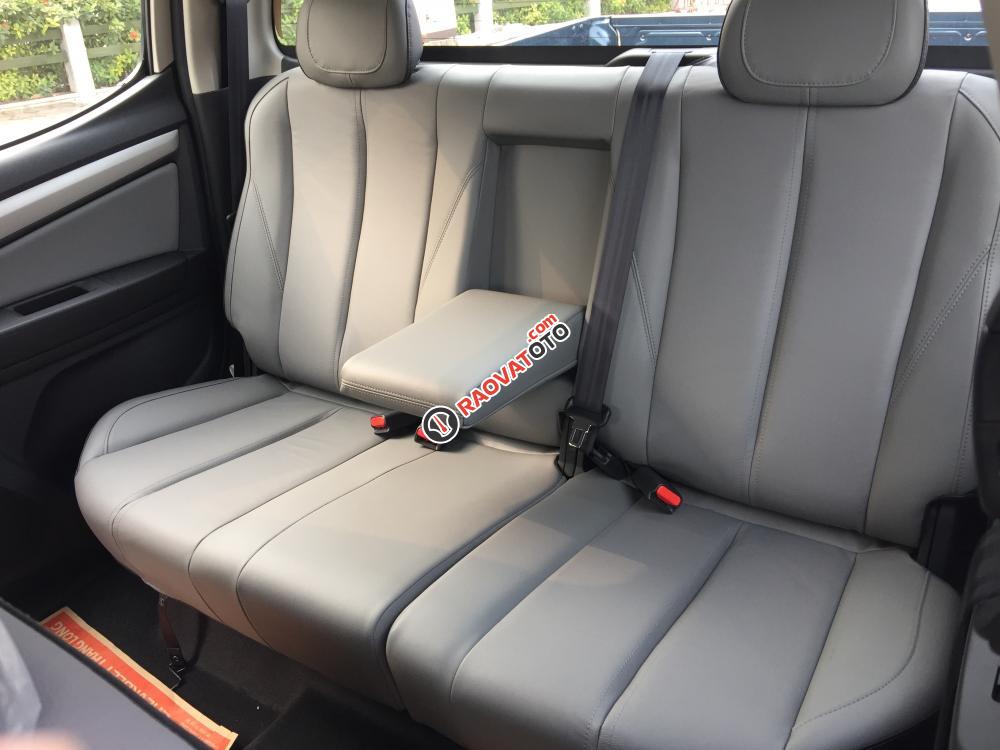 Colorado 2.8 AT giảm giá trên 50tr, tặng kèm nhiều phụ kiện, mới 100%-0