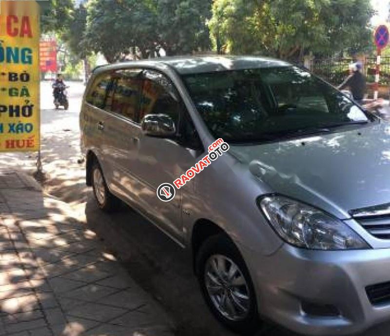 Cần bán gấp Toyota Innova G đời 2009, màu bạc-3