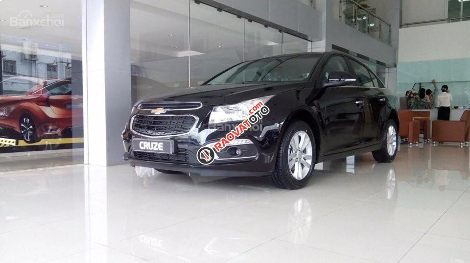 Cần bán Chevrolet Cruze đời 2017, màu đen giá khuyến mại tháng 1 năm 2018-2