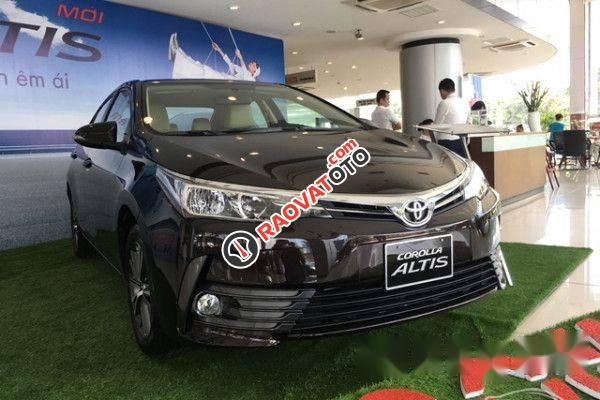 Bán Toyota Corolla altis đời 2017, màu đen-0