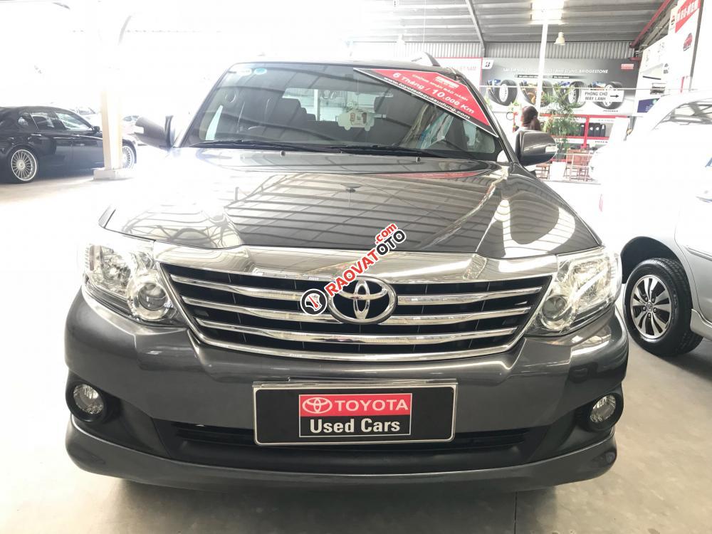 Bán Toyota Fortuner V(4x2) năm 2013, màu xám (ghi), giá tốt-1