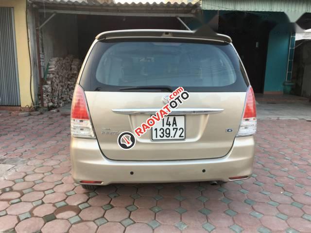 Cần bán Toyota Innova đời 2010, màu vàng-3