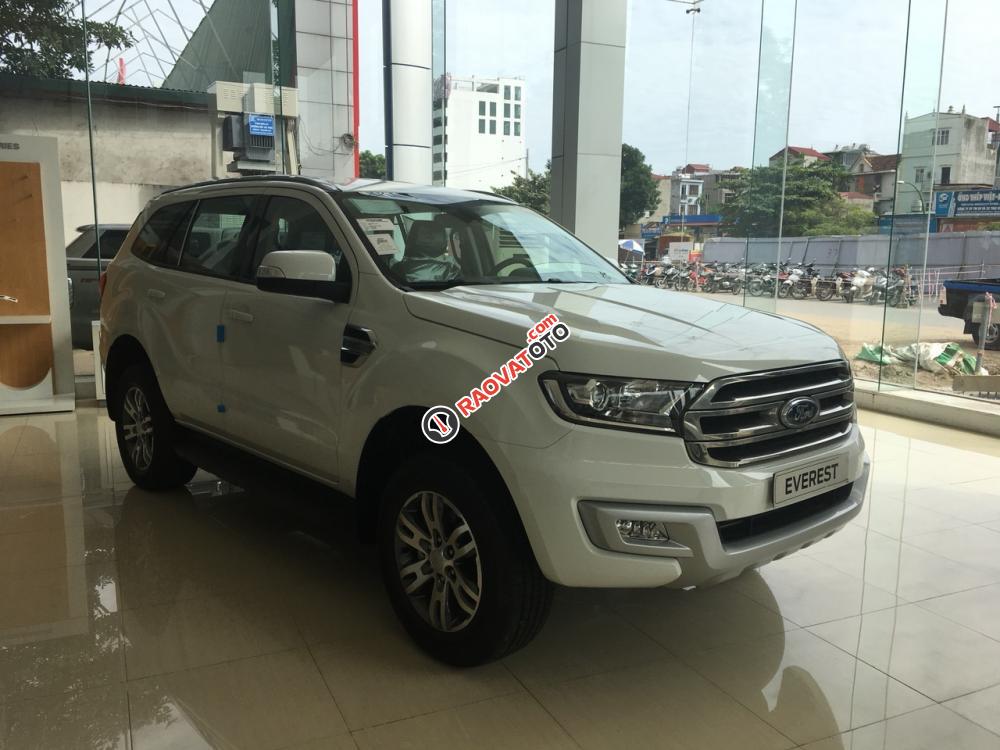 Giao ngay Ford Everest Trend 2.2L 4x2 AT màu trắng tại An Đô Ford, LH: 0963483132-1