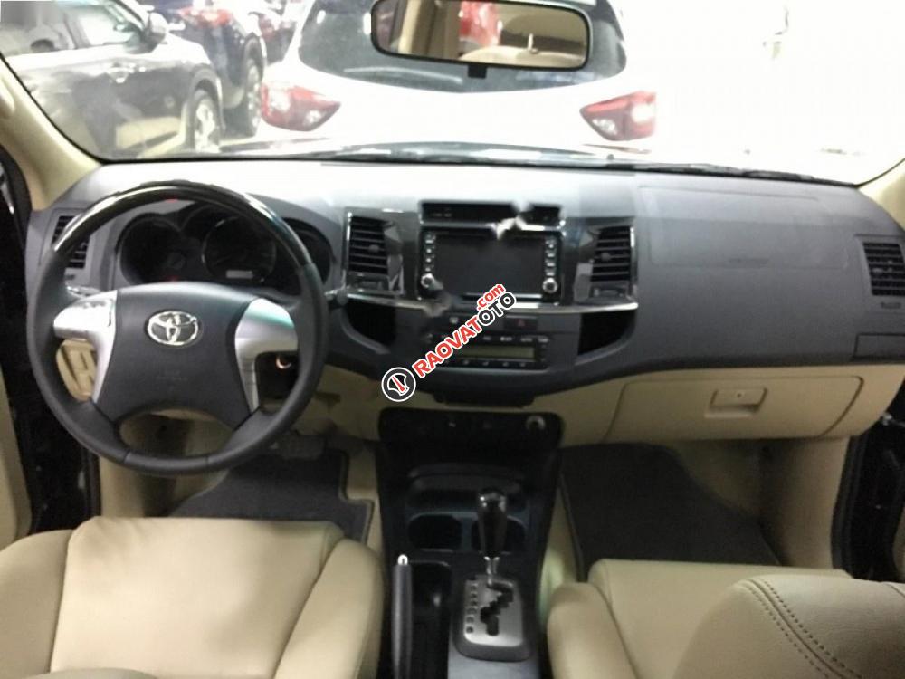 Cần bán xe Toyota Fortuner 2.7V 4X2 AT đời 2016, màu đen-9