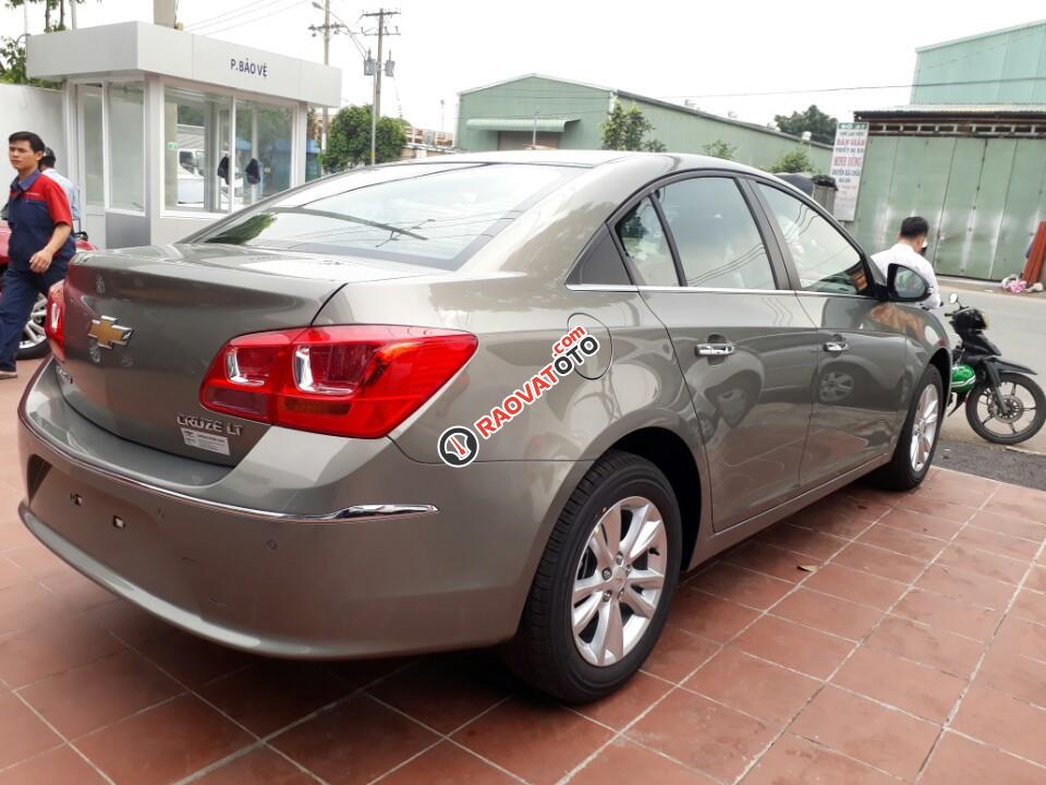 Bán ô tô Chevrolet Cruze LT năm 2017, màu xám (ghi), giảm 50 triệu-3