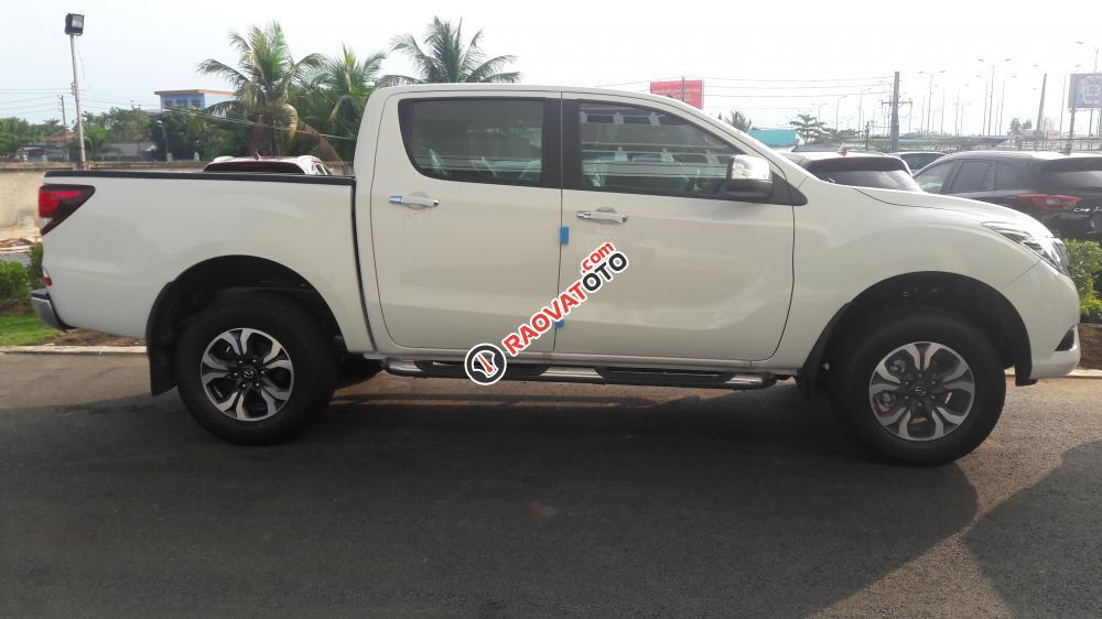 Bán tải Mazda BT-50 2.2AT, mới 100%, có sẵn xe, trả trước chỉ 169Tr - LH: Đức Anh 0938.807.055-1